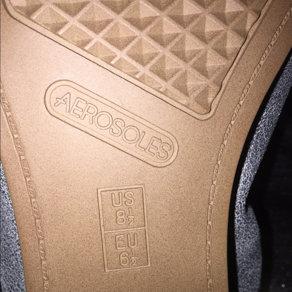 NEW! Aerosoles Tidbit flats in silver leather. - Picture 4 of 6